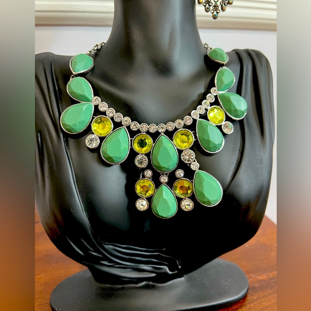 Vintage Lia Sophia necklace